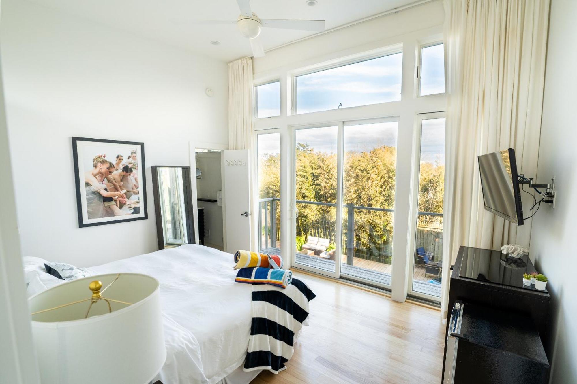 The Madison Fire Island Pines Hotel Room photo