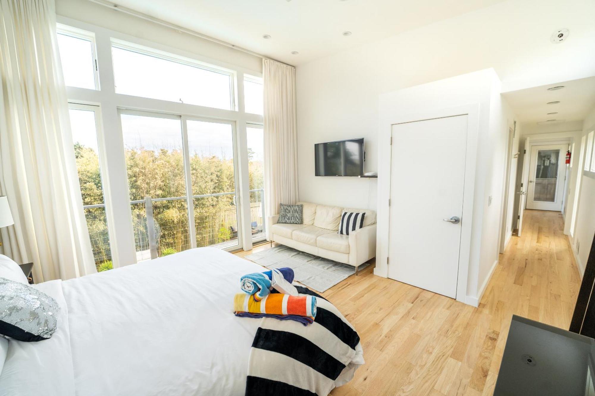 The Madison Fire Island Pines Hotel Room photo